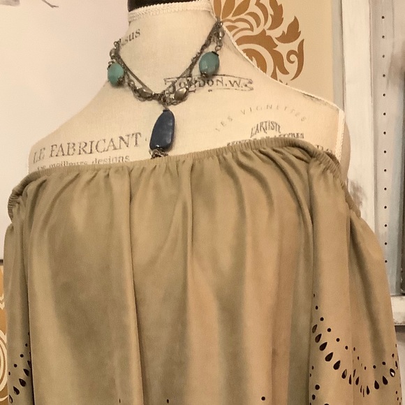 SOLD Beautiful SKY Top. Never worn - Picture 5 of 7